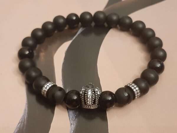 A 925 sterling silver, king crown adorned with white zircon stones, natural onyx stone, men's bracelet